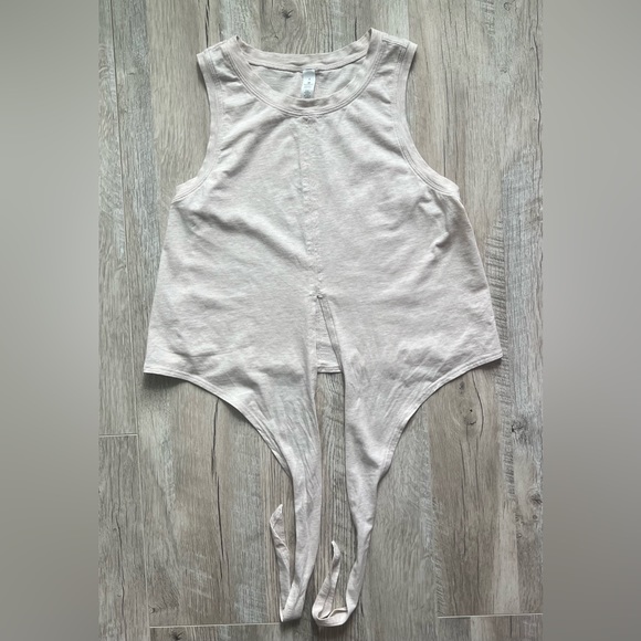 Lululemon Time To Restore Tie Back Tank 4 NWOT - Picture 3 of 9